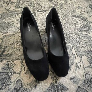 Black suede pump Trotterz